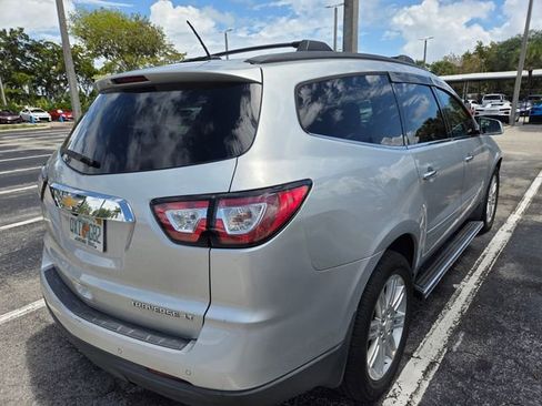 Used 2015 Chevrolet Traverse LT w/ Style and Technology Package image 3