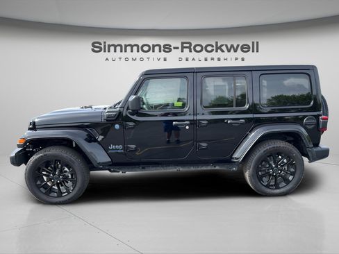 Used 2025 Jeep Wrangler Unlimited Sahara w/ Safety Group AWD/4WD image 2