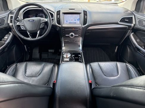 Used 2019 Ford Edge Titanium FWD image 11