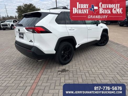 Used 2020 Toyota RAV4 LE image 7