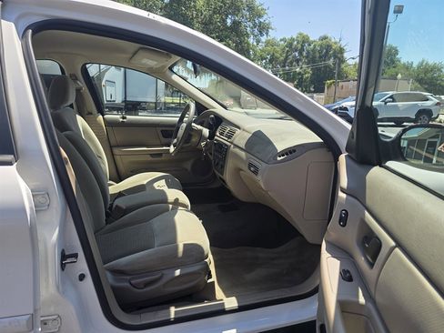 Used 2007 Ford Taurus SE FWD image 24