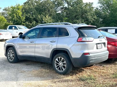 Used 2019 Jeep Cherokee Latitude Plus FWD image 3