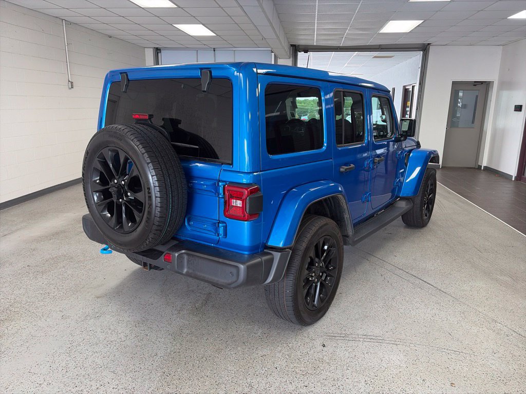 Used 2024 Jeep Wrangler Unlimited Sahara w/ Technology Group AWD/4WD image 5