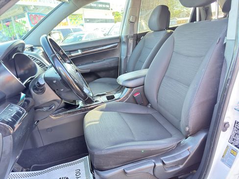 Used 2014 Kia Sorento LX AWD/4WD image 14