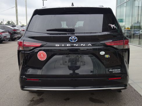 Used 2021 Toyota Sienna Platinum FWD image 4