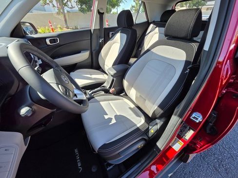 New 2025 Hyundai Venue SEL image 15