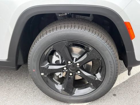 New 2026 Jeep Grand Cherokee Limited AWD/4WD image 11