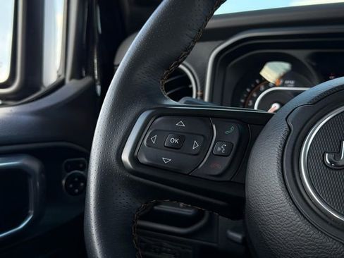 Used 2024 Jeep Gladiator Mojave w/ Convenience Group image 10