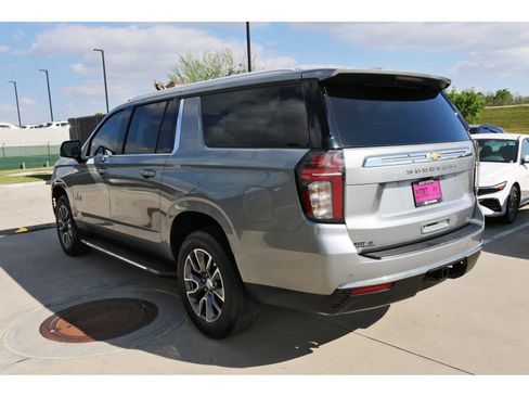 Used 2024 Chevrolet Suburban LT w/ Luxury Package image 5