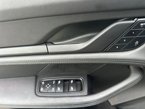 Used 2022 Porsche Taycan 4S image 12