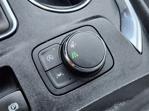 Used 2023 Chevrolet Traverse LT image 26