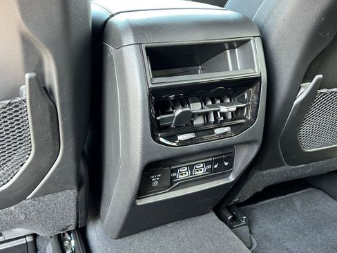 Used 2025 Jeep Grand Cherokee Limited AWD/4WD image 36