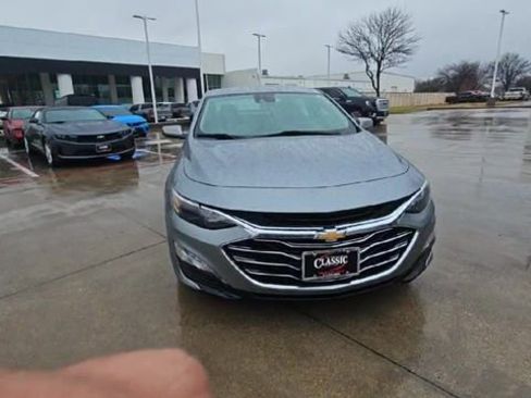 Used 2023 Chevrolet Malibu LT image 2