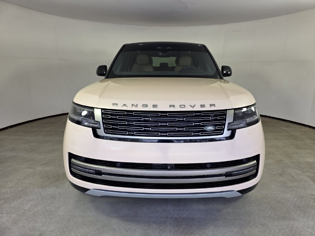 Used 2025 Land Rover Range Rover SE AWD/4WD image 2