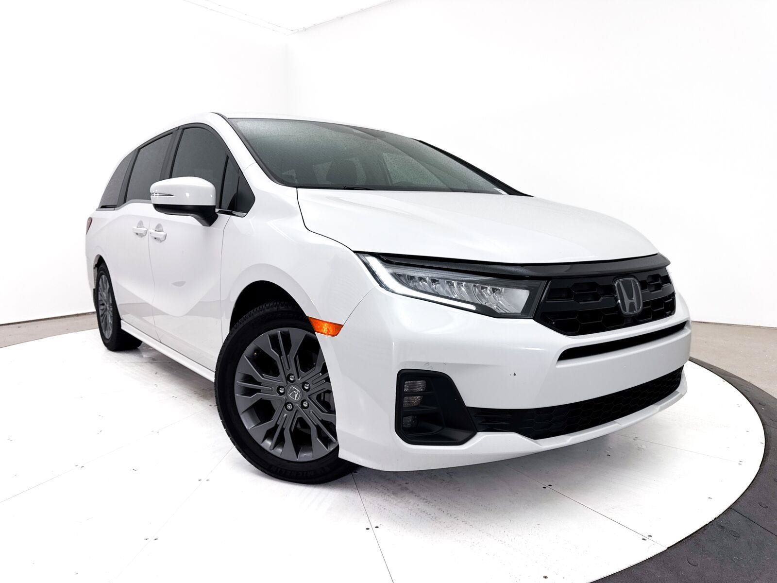Used 2025 Honda Odyssey Touring image 1