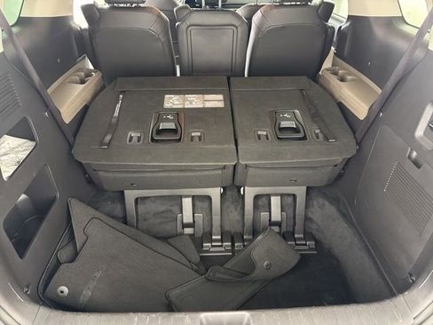 Used 2025 Kia Carnival image 32