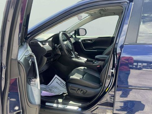 Used 2022 Toyota RAV4 Limited FWD image 17
