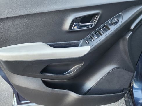 Used 2019 Chevrolet Trax LS FWD image 23