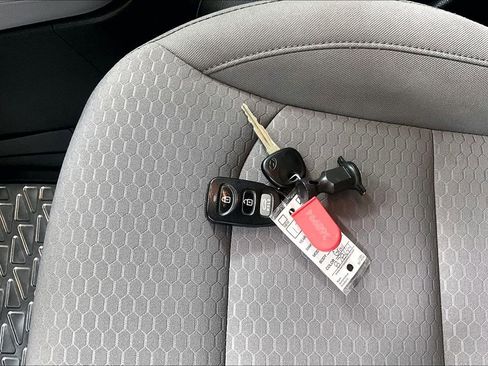 Used 2019 Hyundai Elantra SE image 10