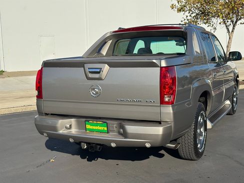 Used 2002 Cadillac Escalade EXT image 15