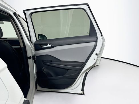 Used 2023 Volkswagen Taos SE image 28