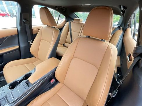 Used 2025 Lexus IS 350 F Sport RWD image 11