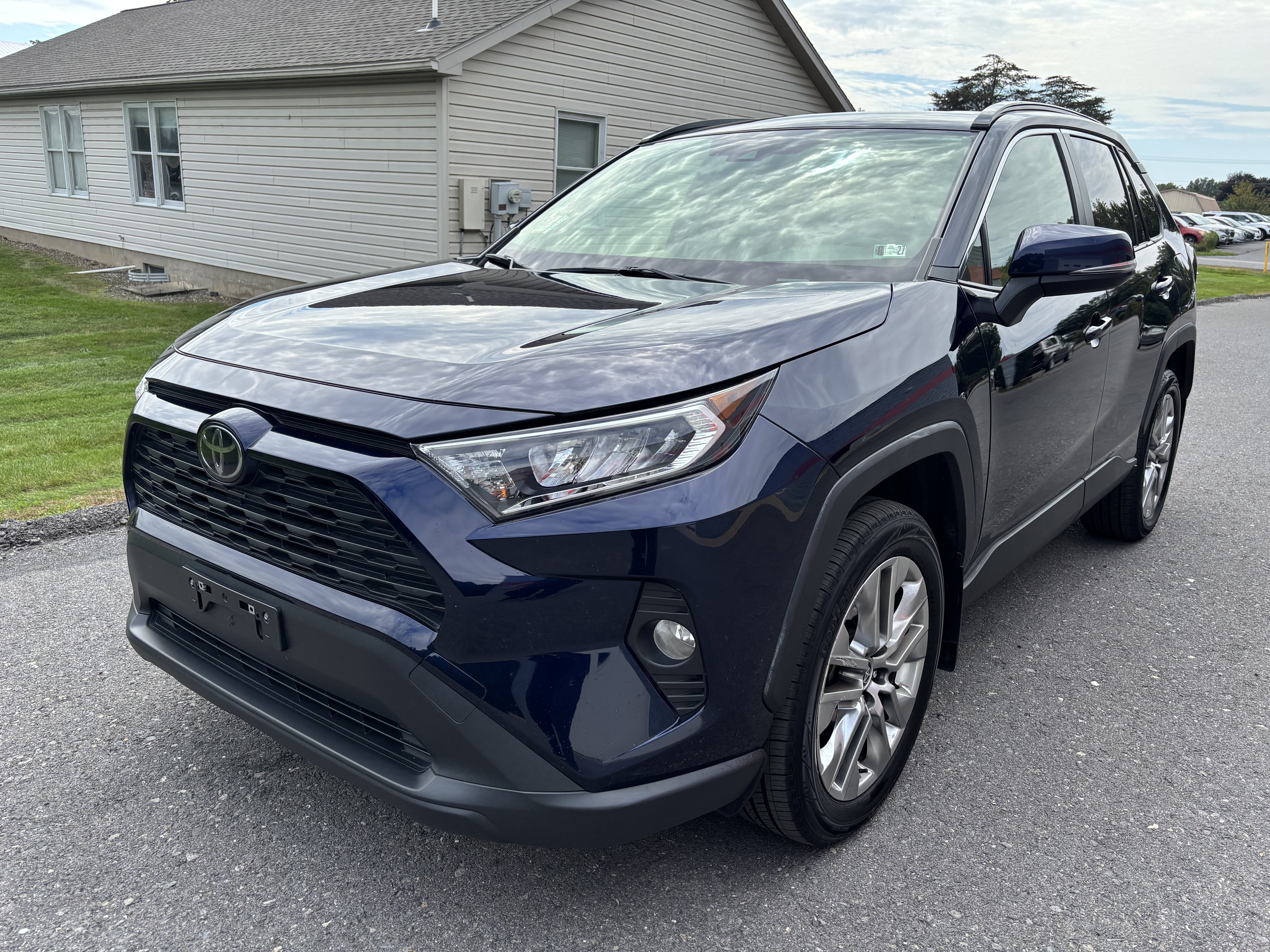 Used 2020 Toyota RAV4 XLE Premium AWD/4WD image 8