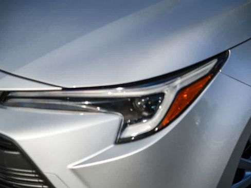 Used 2024 Toyota Corolla LE FWD image 2