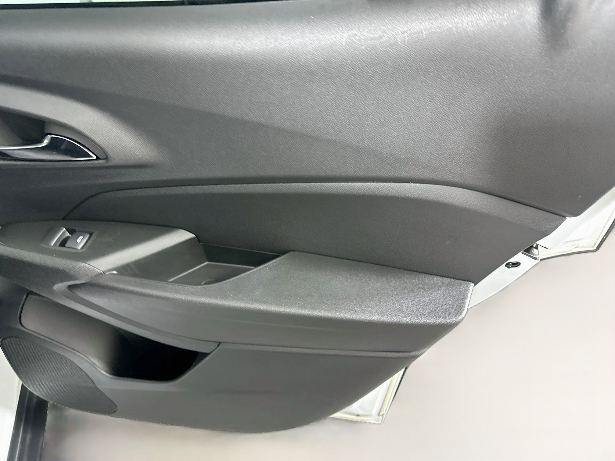 Used 2025 Chevrolet Trax LT FWD image 28