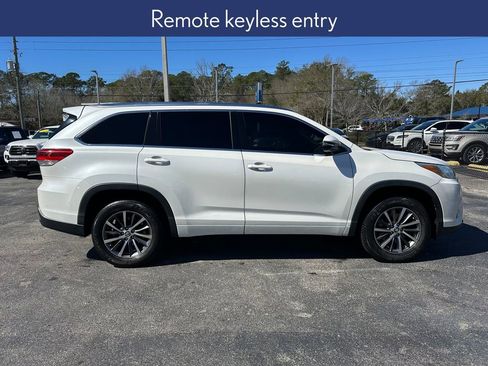 Used 2017 Toyota Highlander XLE image 10