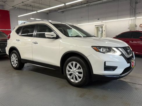 Used 2017 Nissan Rogue S w/ S Appearance Package AWD/4WD image 5
