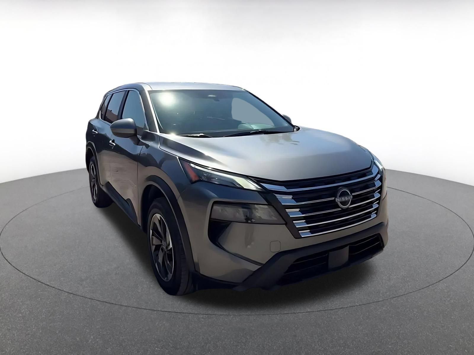 Used 2025 Nissan Rogue SV AWD/4WD image 3