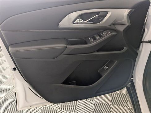 Used 2020 Chevrolet Traverse LT image 10