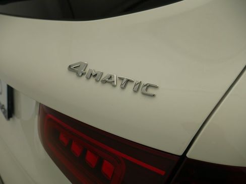 Used 2022 Mercedes-Benz GLC 300 4MATIC image 12