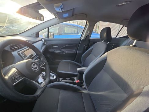 Used 2025 Nissan Versa SV image 8