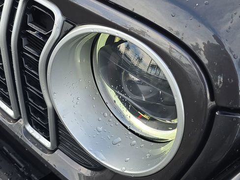 Used 2024 Jeep Wrangler Sahara w/ Safety Group image 9