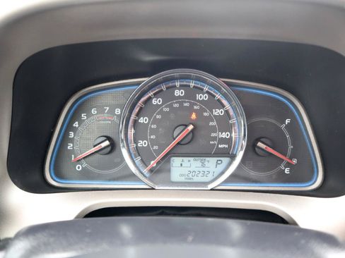 Used 2013 Toyota RAV4 Limited AWD/4WD image 23