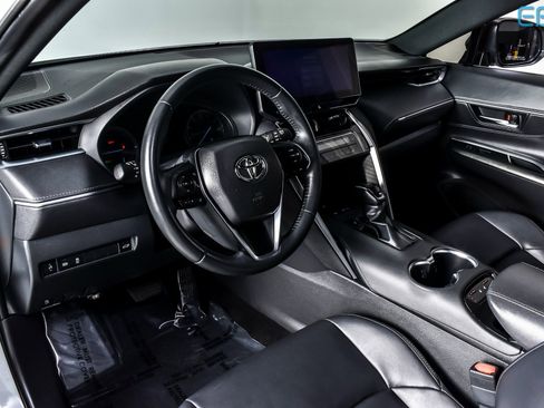 Used 2024 Toyota Venza Nightshade image 17