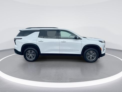 Used 2025 Chevrolet Traverse LT FWD image 10