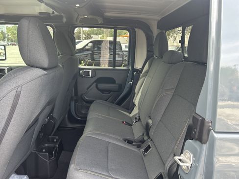 New 2025 Jeep Gladiator Sport image 31