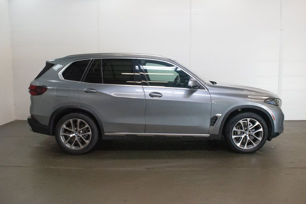 Used 2024 BMW X5 xDrive40i w/ Premium Package AWD/4WD image 3