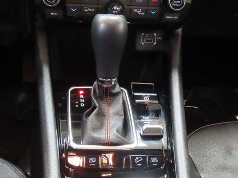 Used 2024 Jeep Compass Trailhawk image 8