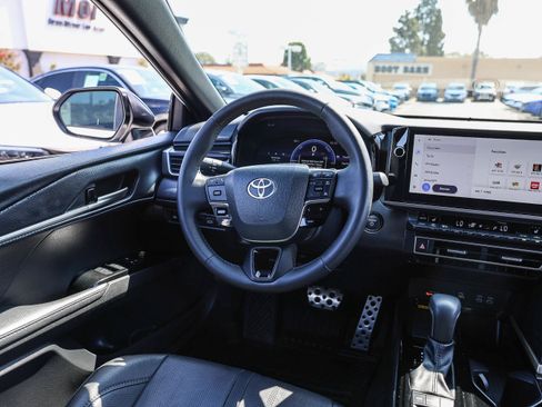Used 2025 Toyota Camry XSE FWD image 4