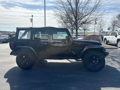 Used 2013 Jeep Wrangler Unlimited Sahara image 4