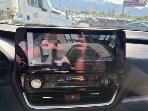 Used 2025 Toyota Grand Highlander AWD image 17