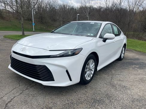 Used 2025 Toyota Camry LE FWD image 7