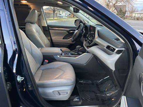 Used 2023 Toyota Highlander Platinum image 28