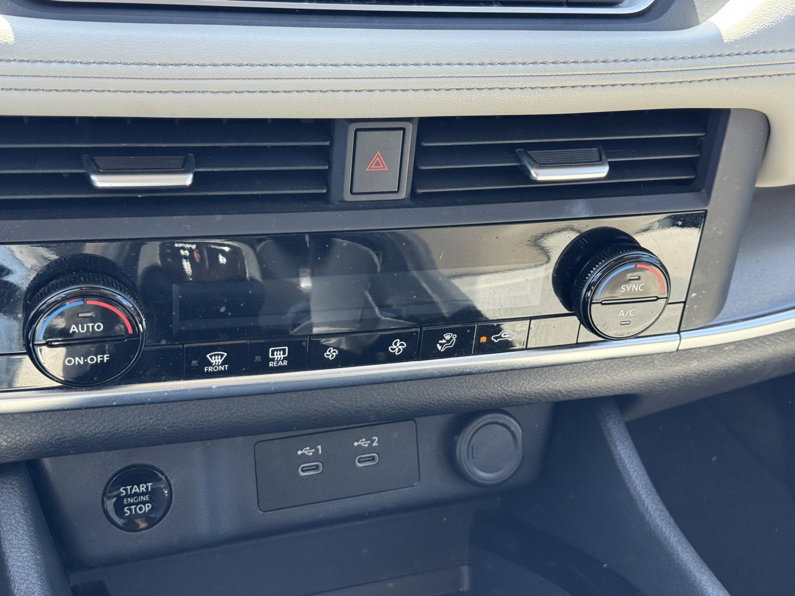 Used 2025 Nissan Rogue SV AWD/4WD image 19