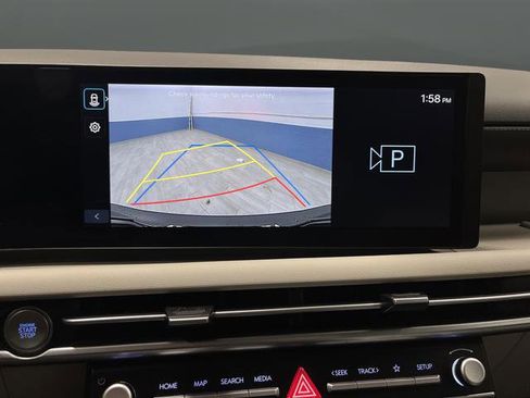 Used 2025 Hyundai Tucson SE image 8