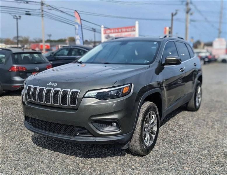 Used 2019 Jeep Cherokee Latitude Plus w/ Comfort/Convenience Group AWD/4WD image 3